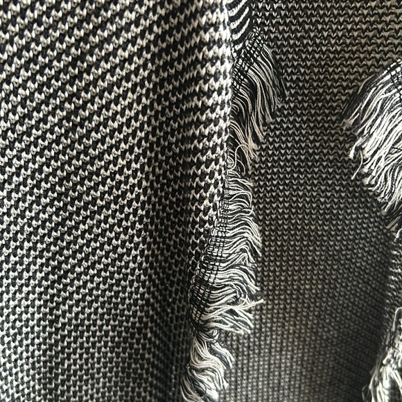 Kasper Womans Sweater Coat Tweed Grey w Black Trimming and Fringe Size M - Picture 2 of 5